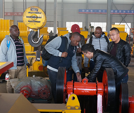 華盛銘重工售中現(xiàn)場指導